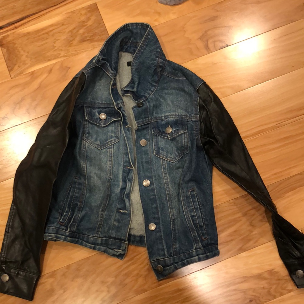 Jean jacket with leather sleeves